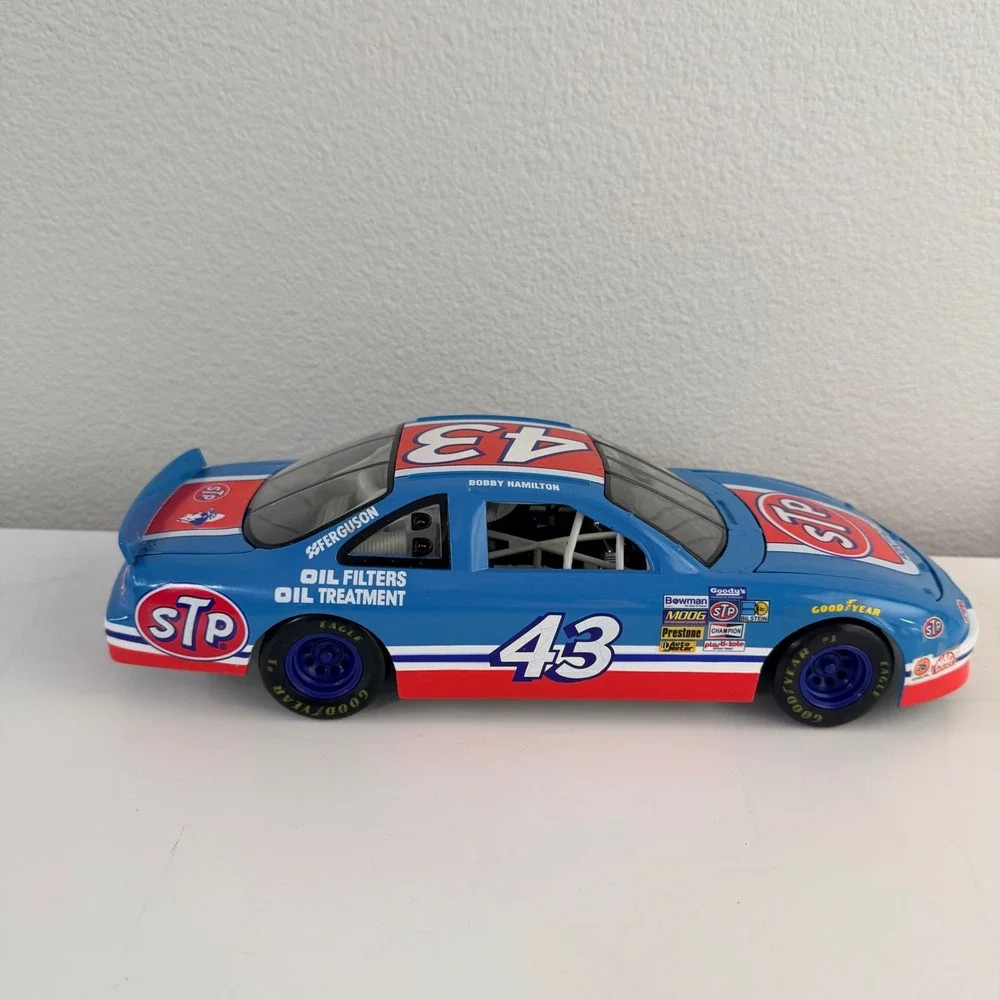 Ertl Bobby Hamilton 43 STP Pontiac Grand Prix 1/18 Scale Diecast Car Blue